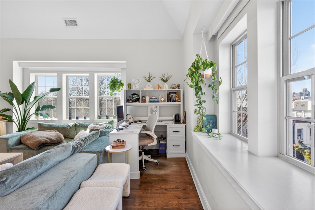 225 Dorchester St 15