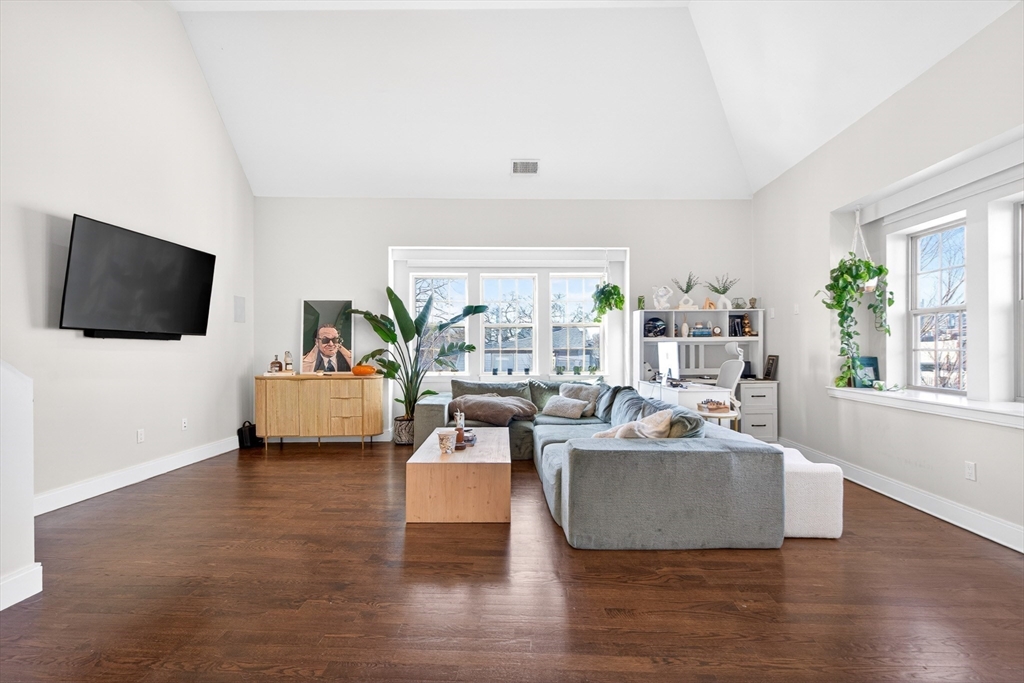 225 Dorchester St 15