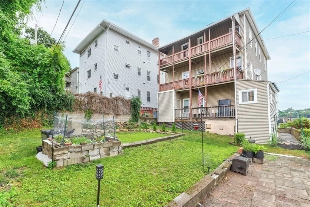 11 Shamrock St