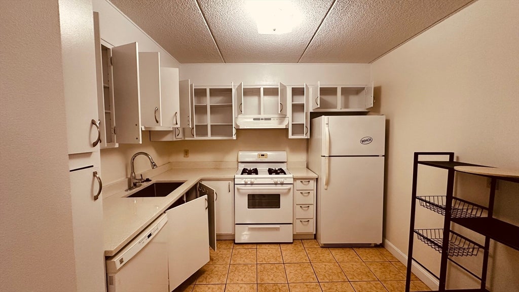 1550 Worcester Rd #526, Framingham, MA Photo #27