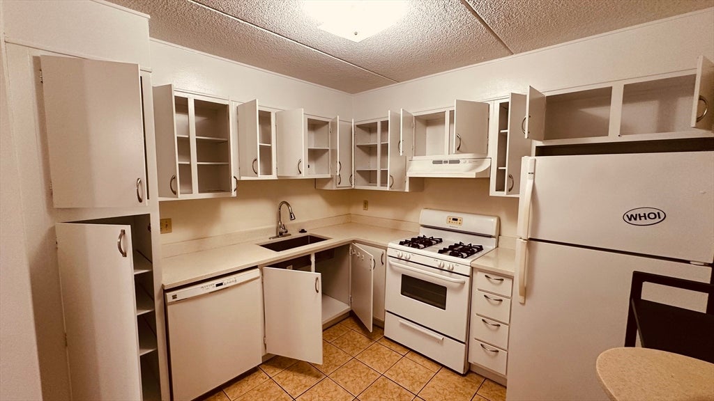 1550 Worcester Rd #526, Framingham, MA Photo #29