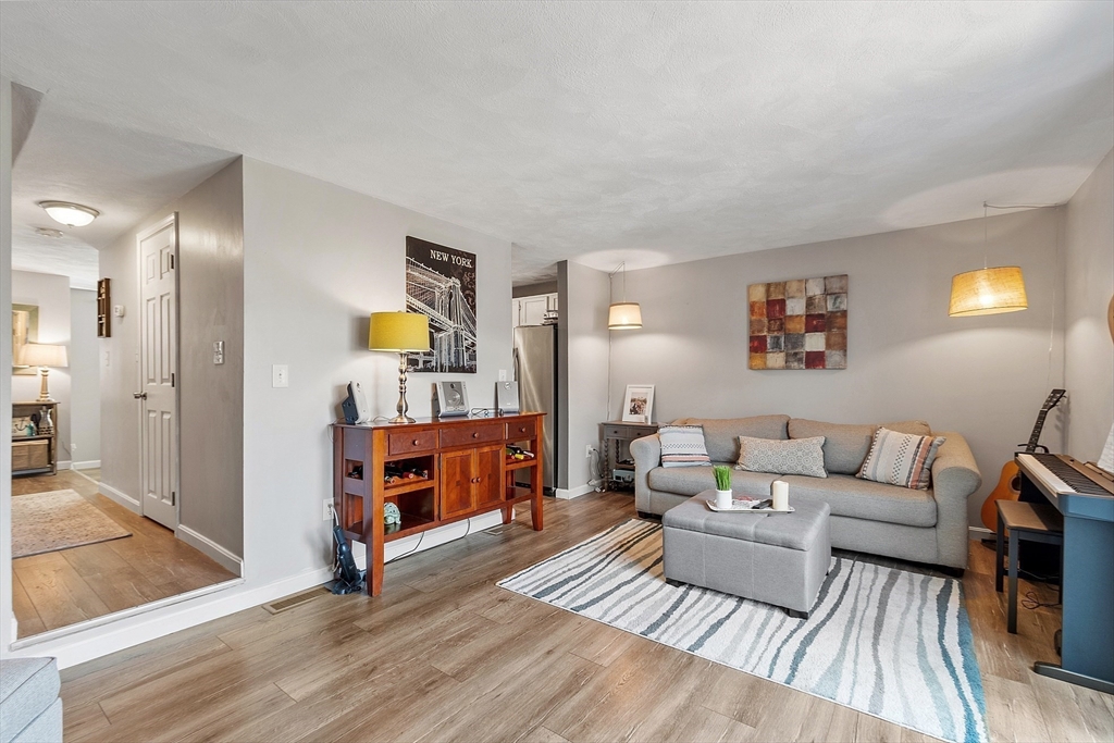 Tewksbury, Massachusetts 01876, United States, 2 Bedrooms Bedrooms, ,2 BathroomsBathrooms,Residential,Active,159891