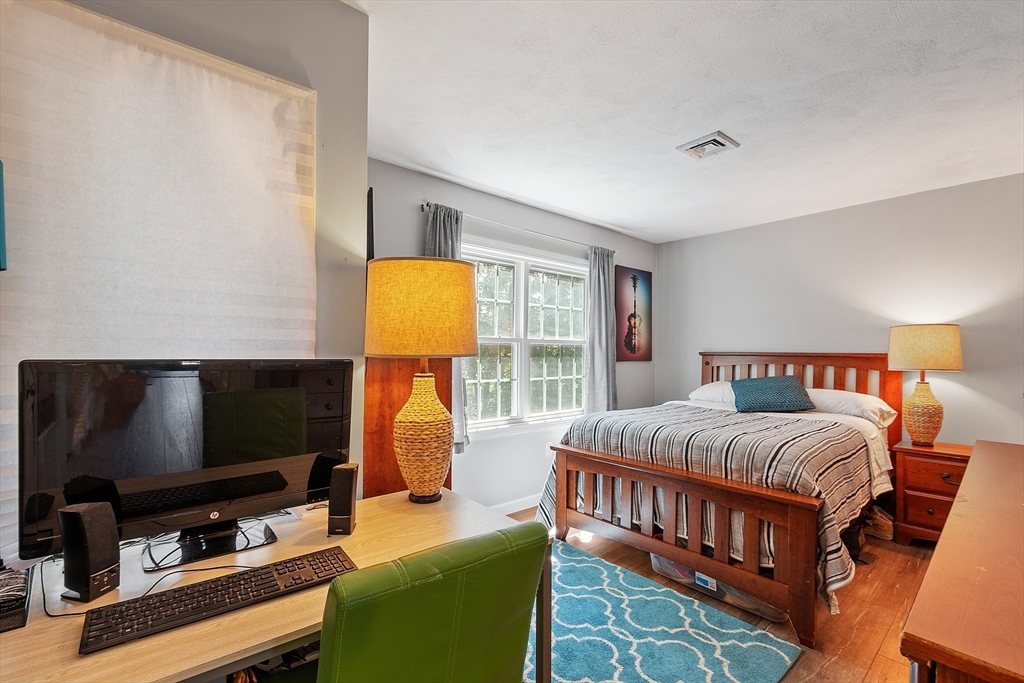 Tewksbury, Massachusetts 01876, United States, 2 Bedrooms Bedrooms, ,2 BathroomsBathrooms,Residential,Active,159891