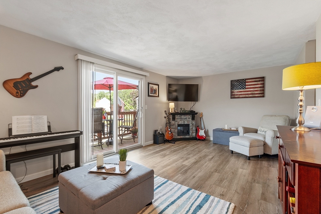 Tewksbury, Massachusetts 01876, United States, 2 Bedrooms Bedrooms, ,2 BathroomsBathrooms,Residential,Active,159891