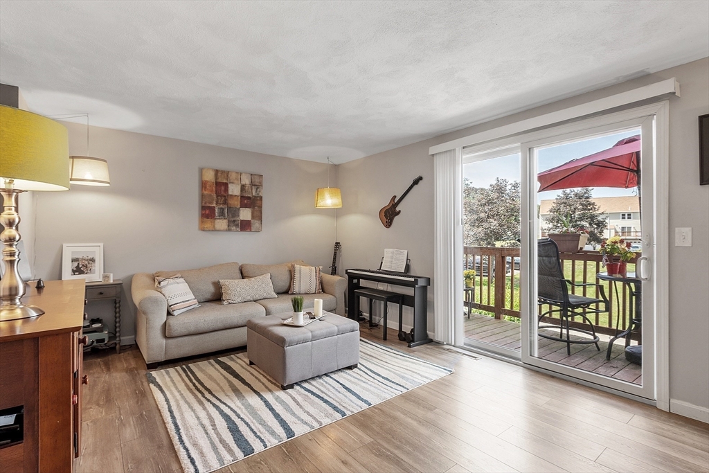 Tewksbury, Massachusetts 01876, United States, 2 Bedrooms Bedrooms, ,2 BathroomsBathrooms,Residential,Active,159891