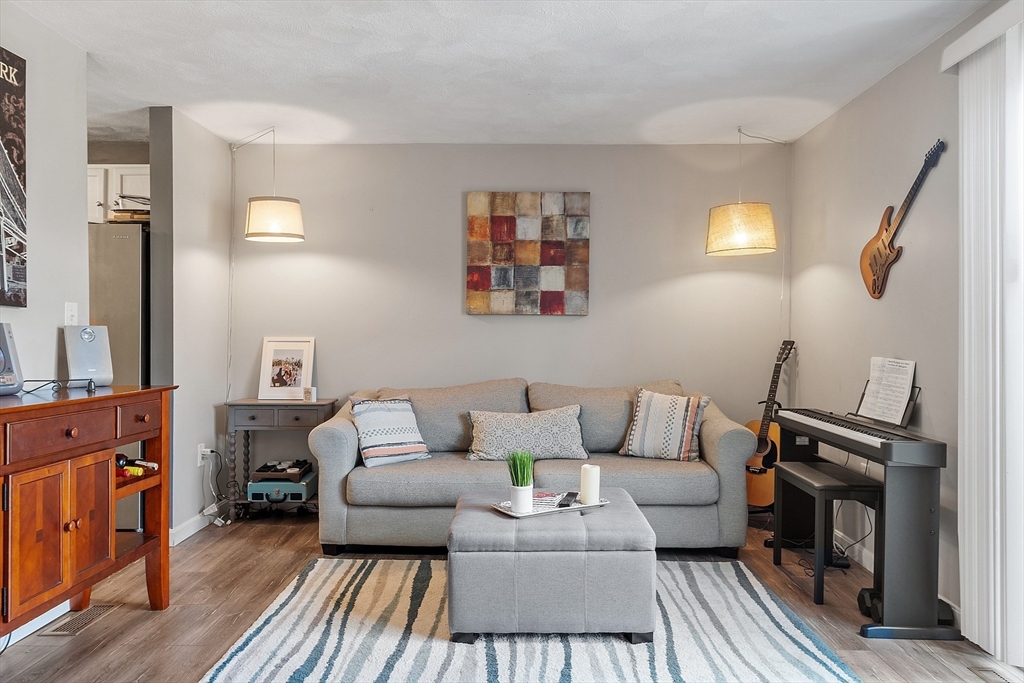 Tewksbury, Massachusetts 01876, United States, 2 Bedrooms Bedrooms, ,2 BathroomsBathrooms,Residential,Active,159891