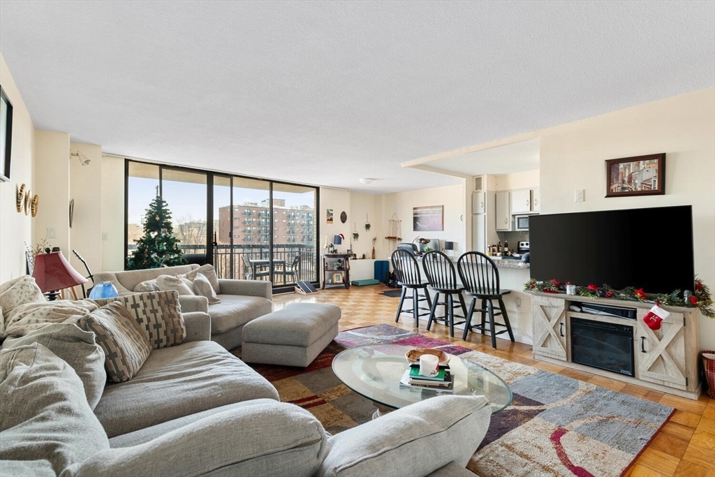 50 Longwood Ave 712