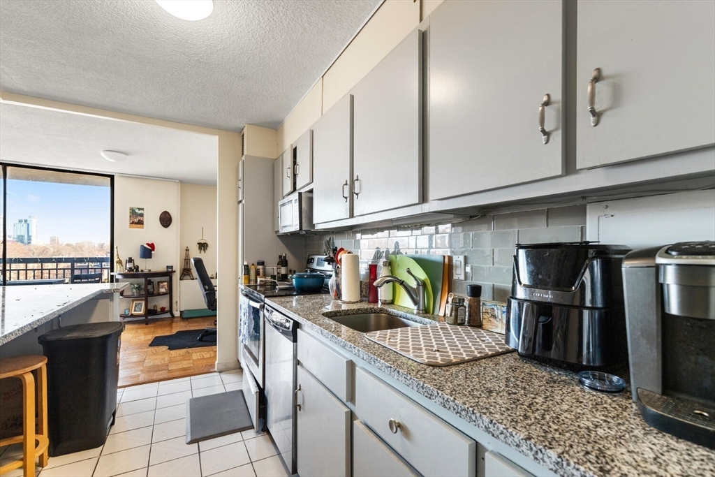 50 Longwood Ave 712