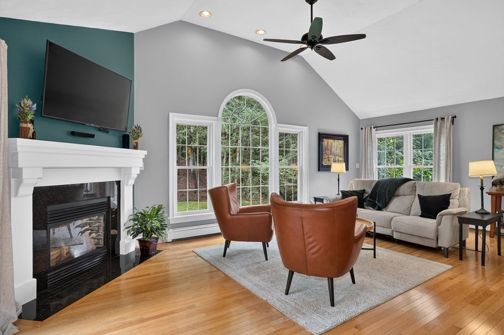 20 Chickadee Dr