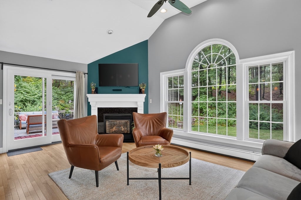 20 Chickadee Dr