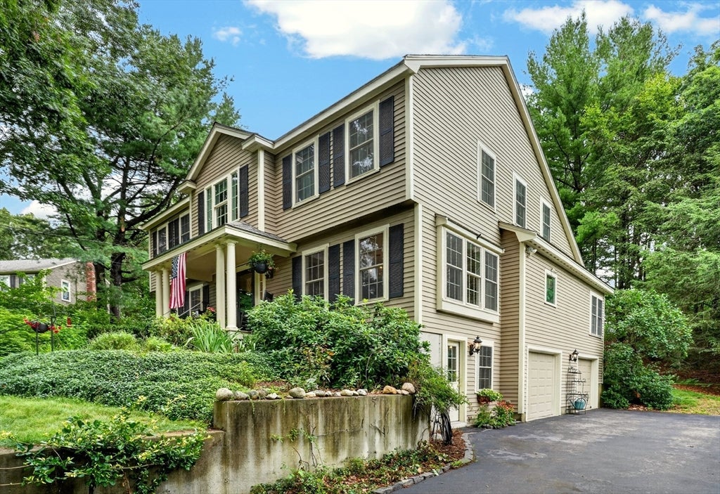 20 Chickadee Dr