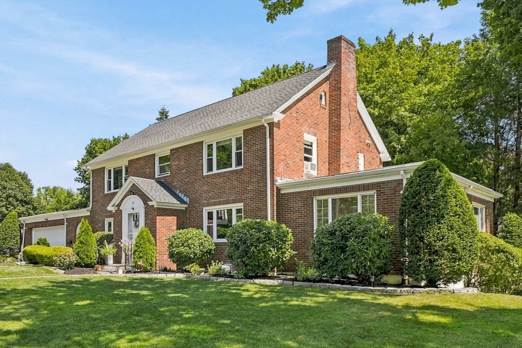 Photo of 35 Swift Rd, Framingham, MA