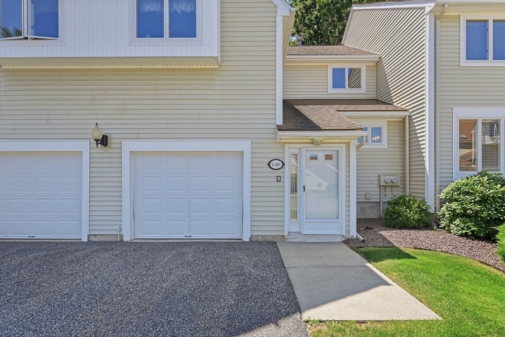 2205 Boston Rd L109