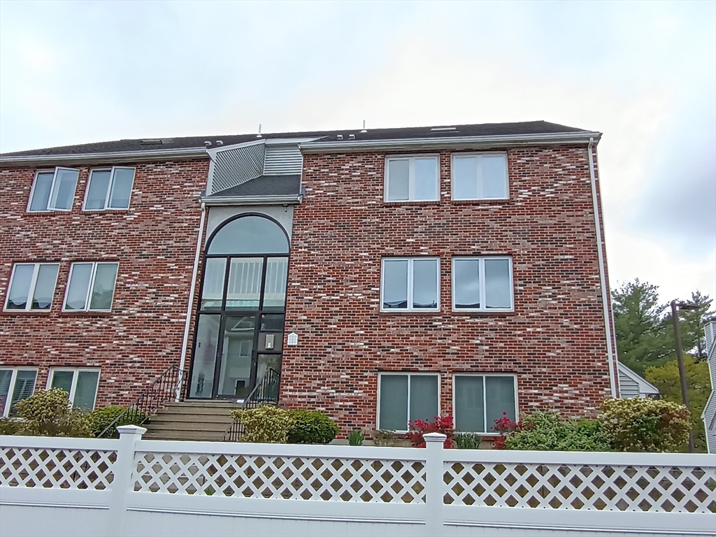 Photo of 114 Burkhall St, Weymouth, MA