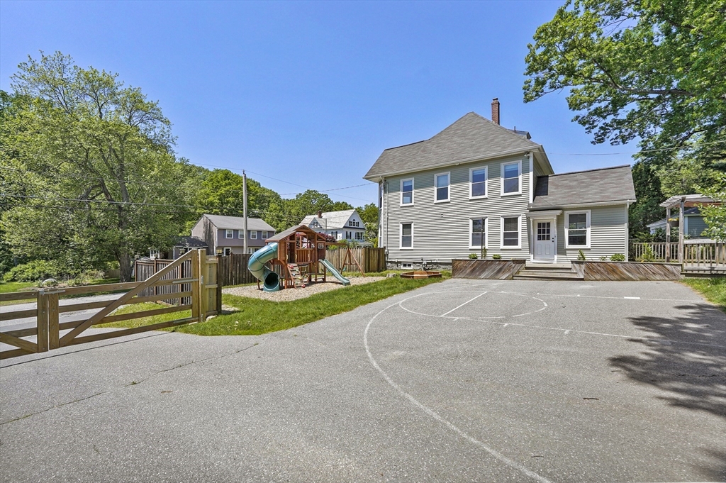250 Wentworth Avenue