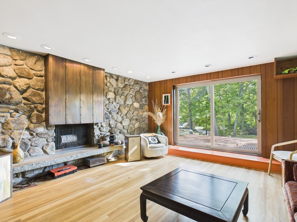 81 Bartlett St