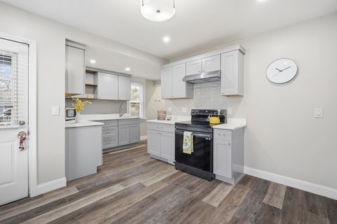 Photo of 106 Amherst St, Springfield, MA 01109 (MLS # 73471195)