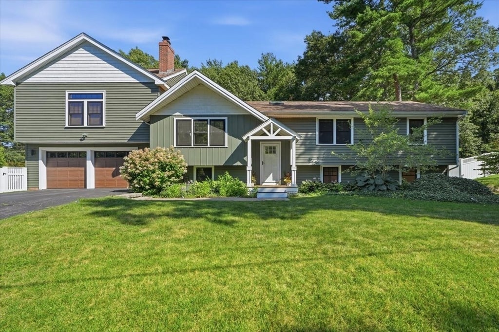 Photo of 2 Hazelwood Dr, Hingham, MA