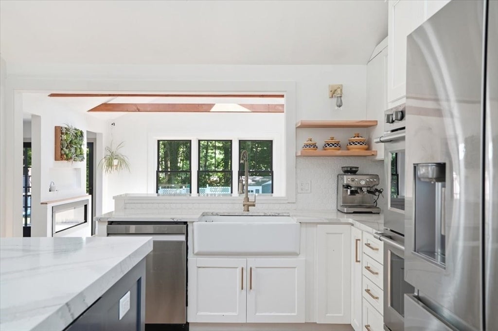 2 Hazelwood Dr