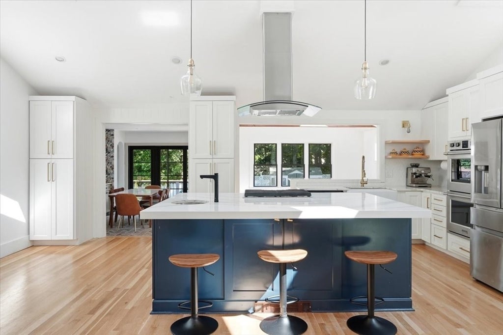 2 Hazelwood Dr
