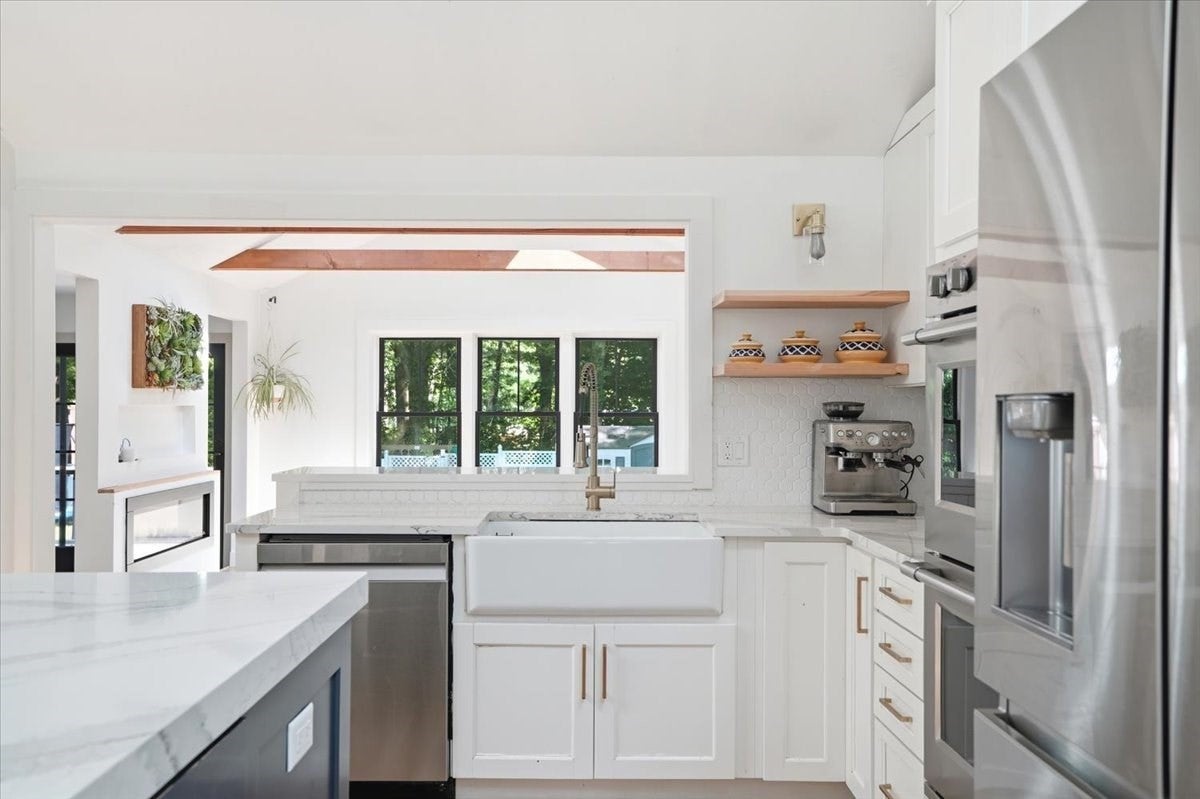 2 Hazelwood Dr