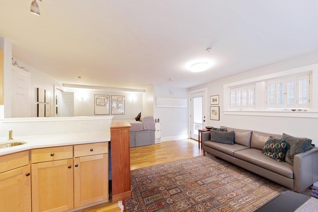 411 Norfolk Street 1E