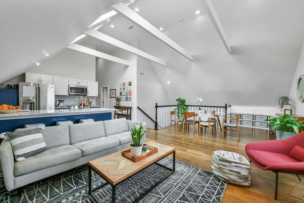 Photo of 37 Oakview Ter, Boston, MA