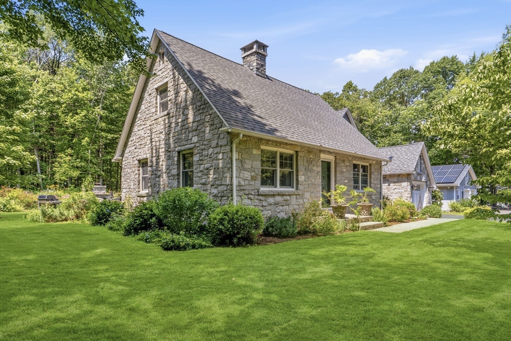 33 Rattle Hill Rd