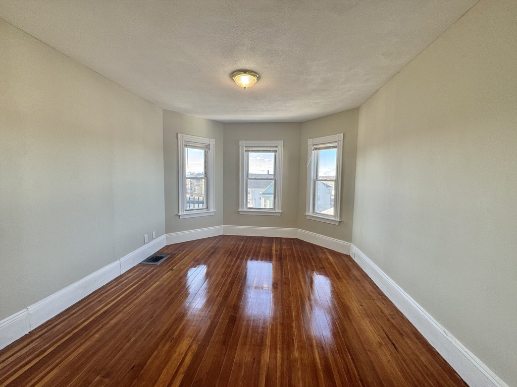 961-963 Broadway 3
