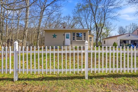 71 Pickering Ave Bellingham MA 02019