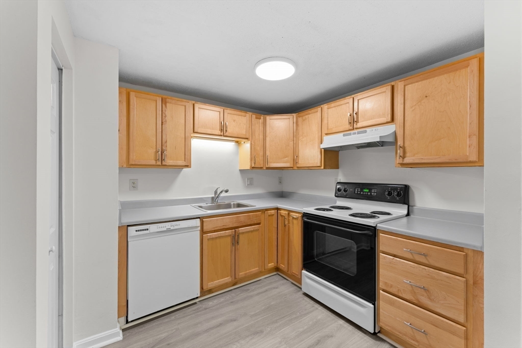 35 Eagle Ave #7, Brockton, MA Photo #8