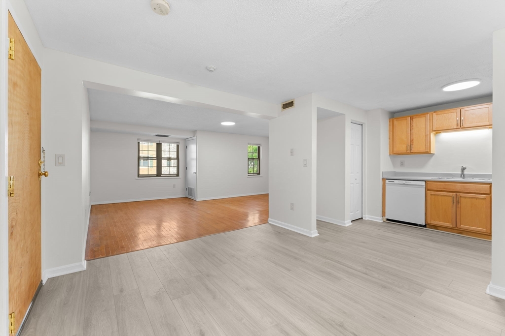 35 Eagle Ave #7, Brockton, MA Photo #4