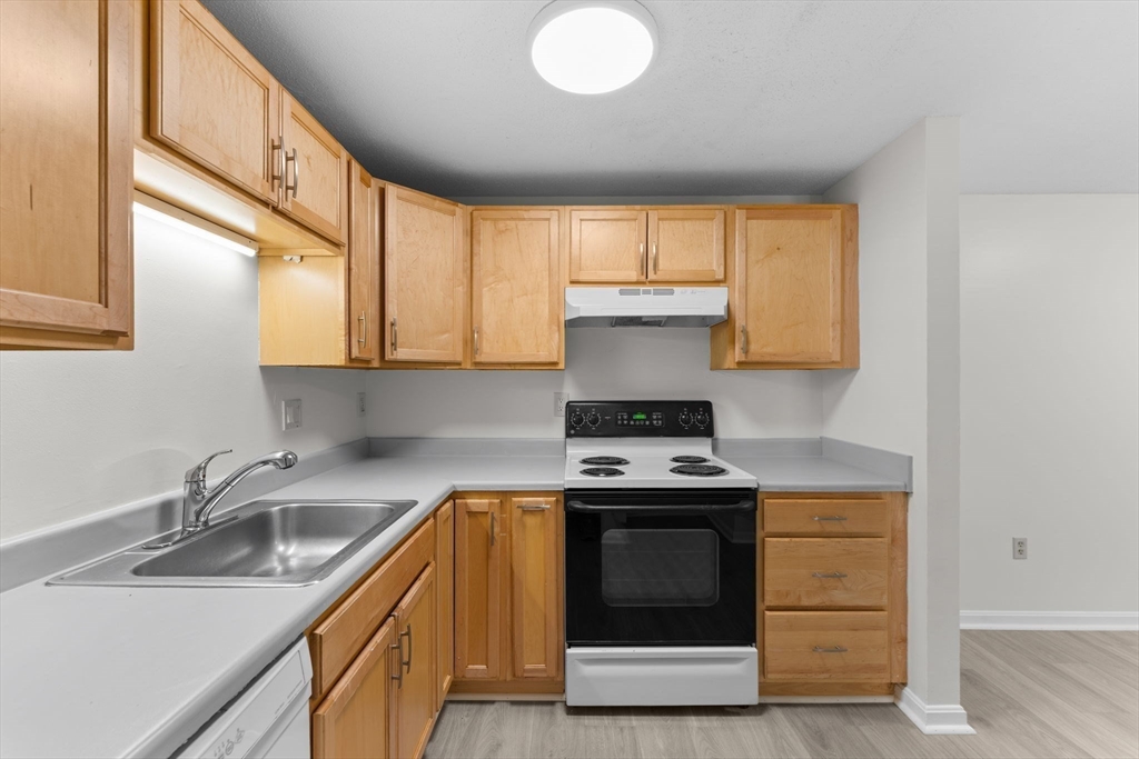 35 Eagle Ave #7, Brockton, MA Photo #10
