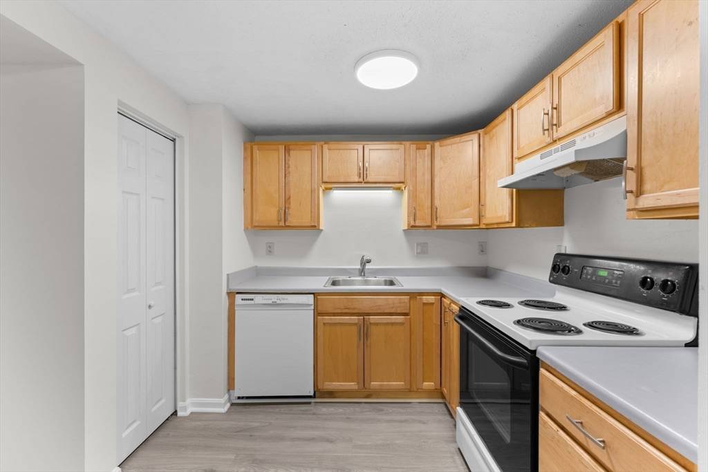 35 Eagle Ave #7, Brockton, MA Photo #9