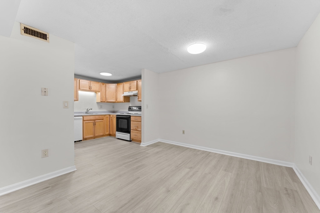 35 Eagle Ave #7, Brockton, MA Photo #6