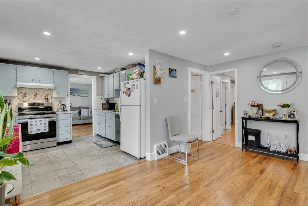 30 Donlon St
