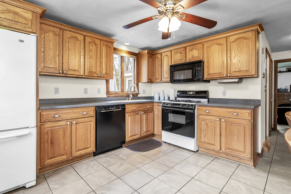 8 Portsmouth Rd, Amesbury, MA Photo #12