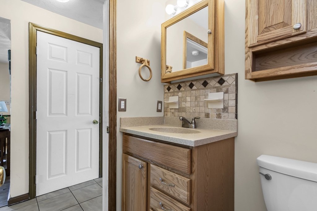 8 Portsmouth Rd, Amesbury, MA Photo #21