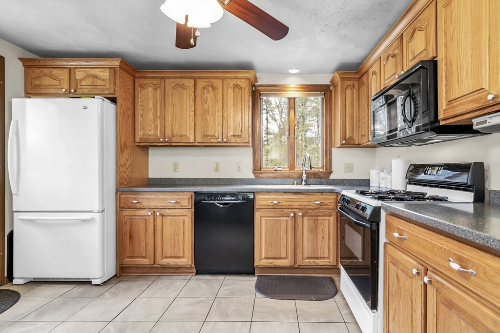 8 Portsmouth Rd, Amesbury, MA Photo #14