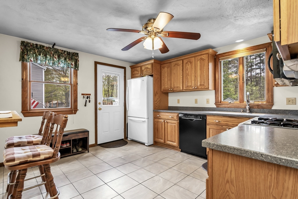 8 Portsmouth Rd, Amesbury, MA Photo #11