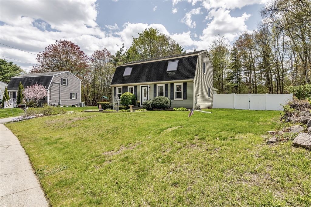 8 Portsmouth Rd, Amesbury, MA Photo #1