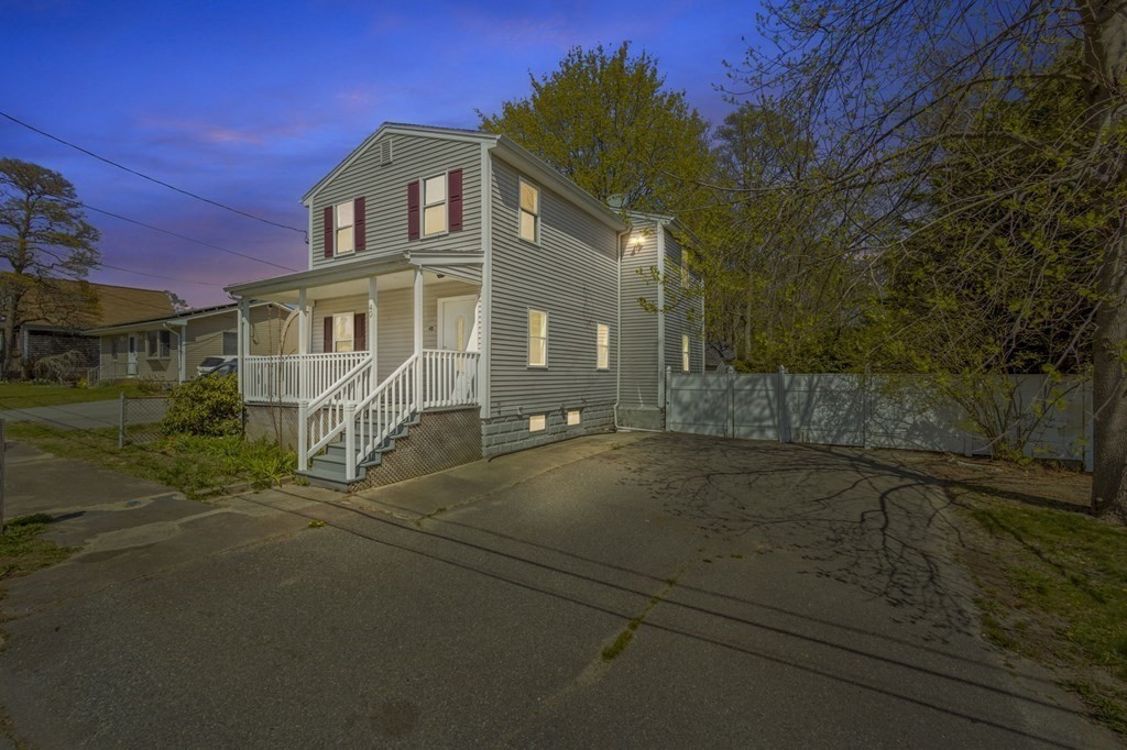 Photo 9 of 36 of 40 Gifford Ave house
