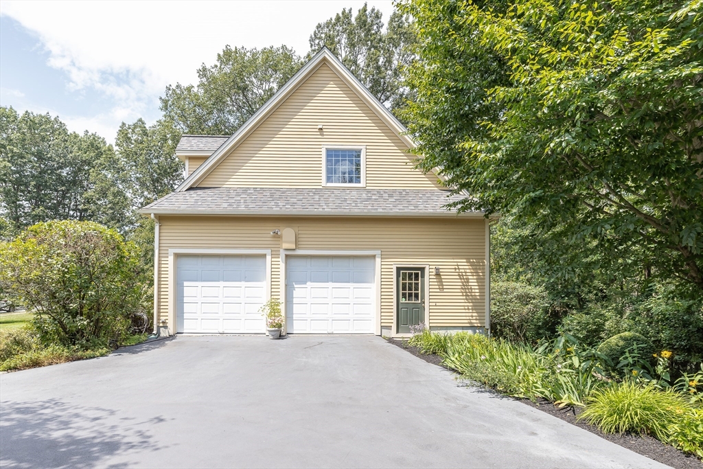 Natick, Massachusetts 01760, United States, 4 Bedrooms Bedrooms, ,3 BathroomsBathrooms,Residential,Active,180265