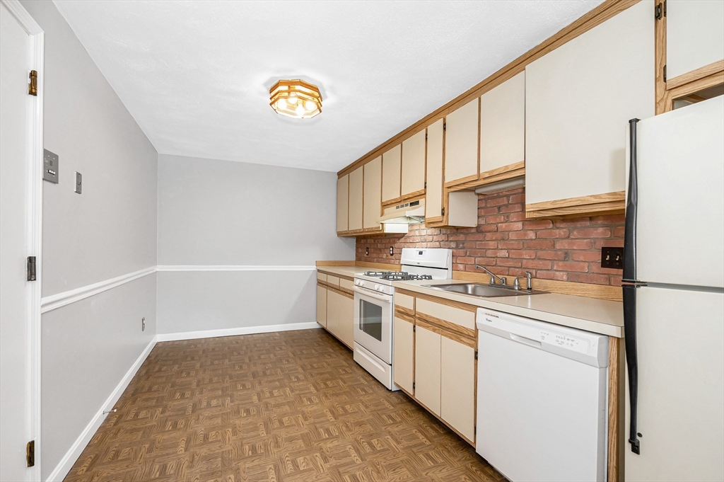 100 Cass Avenue A13