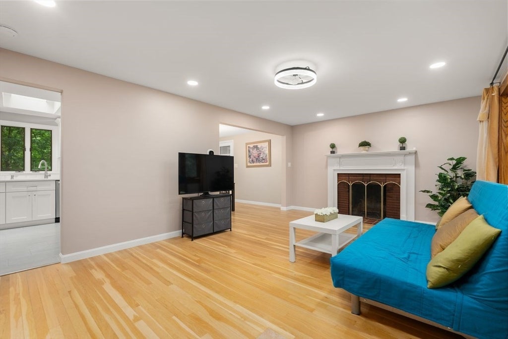 25 Meadowbrook Road, Sudbury, MA Photo #3