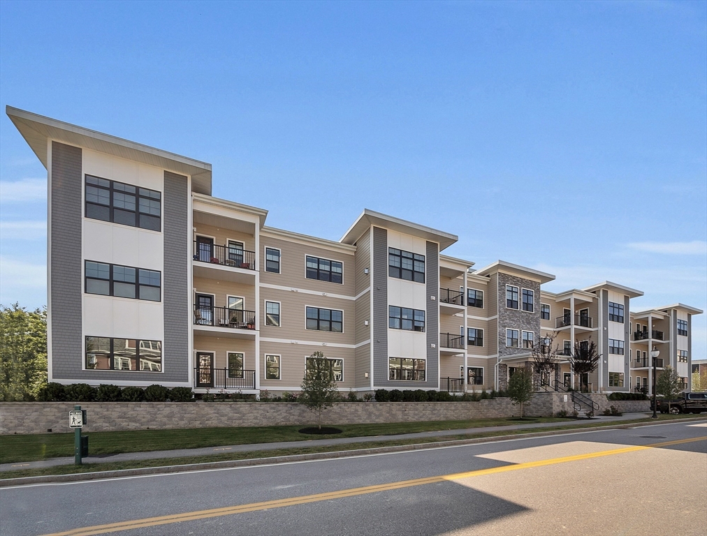 55 Pointe Place 102