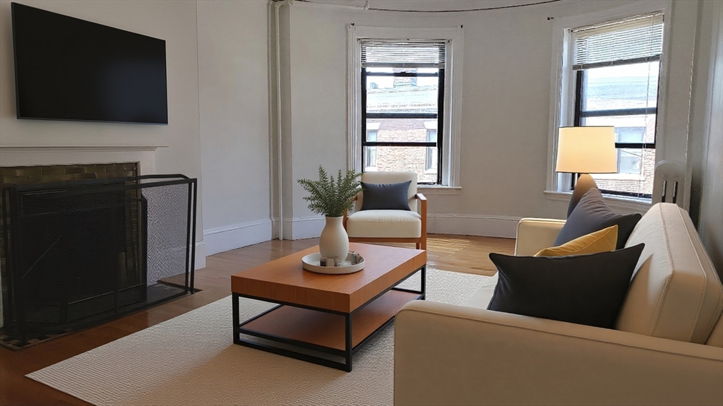 Click for 924 Beacon Street #6, Boston, MA slideshow