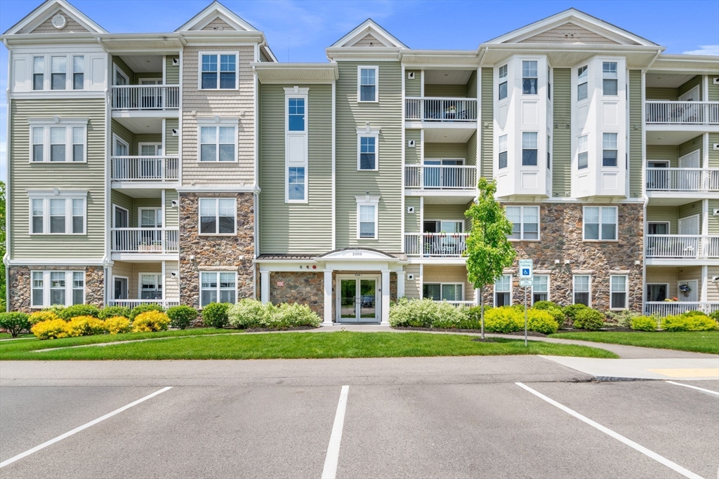 2305 Pennington Drive 305