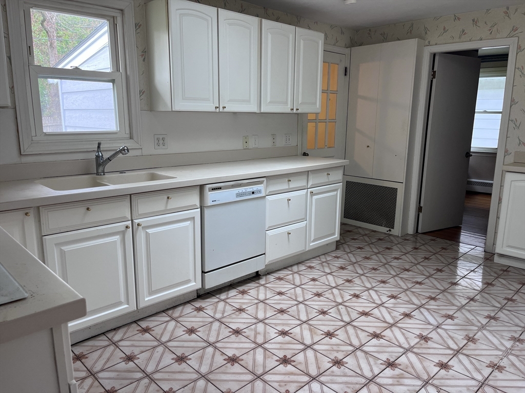 79 Newton Ave N AVE, Worcester, MA Photo #16