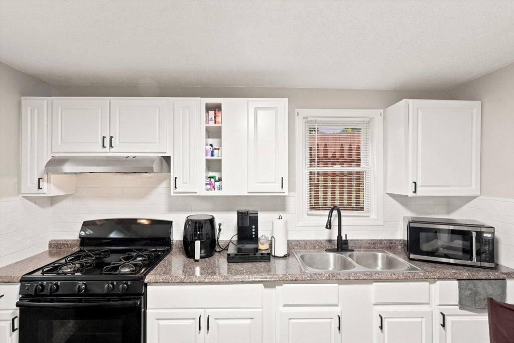 24 Walnut St, Fitchburg, MA, 24 Walnut St, Fitchburg, MA Photo #4